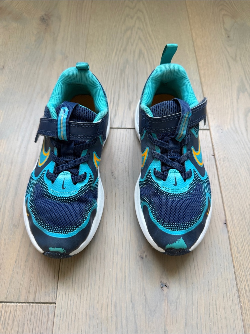 Nike Cosmic Runner Boys Sneakers